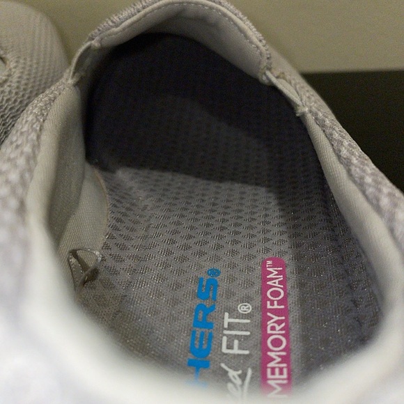 SKECHERS - WOMENS RELAXED FIT: REGGAE FEST - WILLOWS SLIP-ON SHOES.  SIZE. 9.5 - Picture 8 of 11